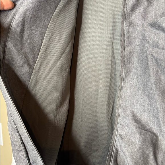 Men’s Fabletics Foundation Scrub Jacket Gray - Picture 5 of 12